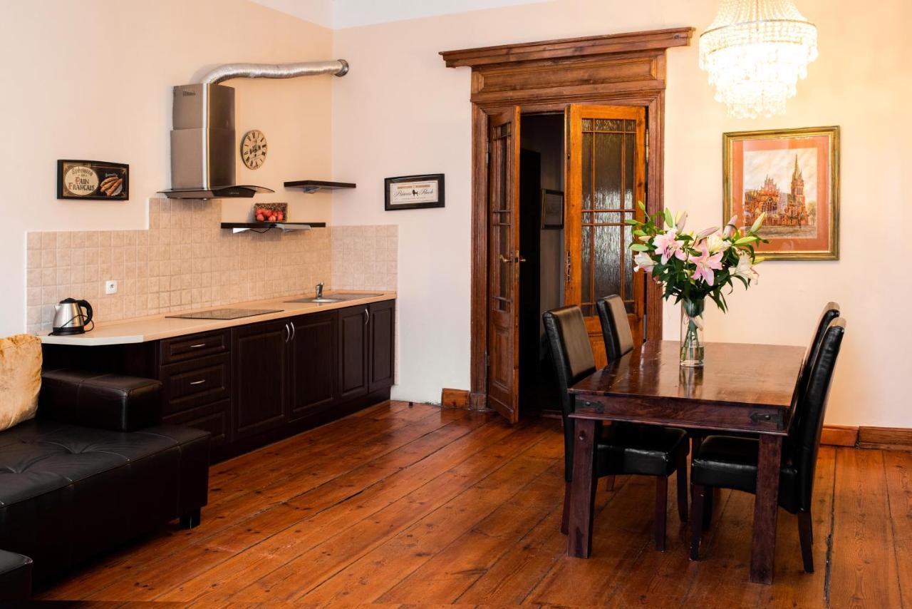 Apartamenty Chleb I Wino Thorn Exterior foto
