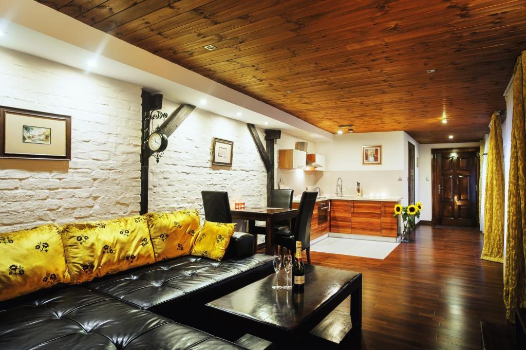 Apartamenty Chleb I Wino Thorn Exterior foto
